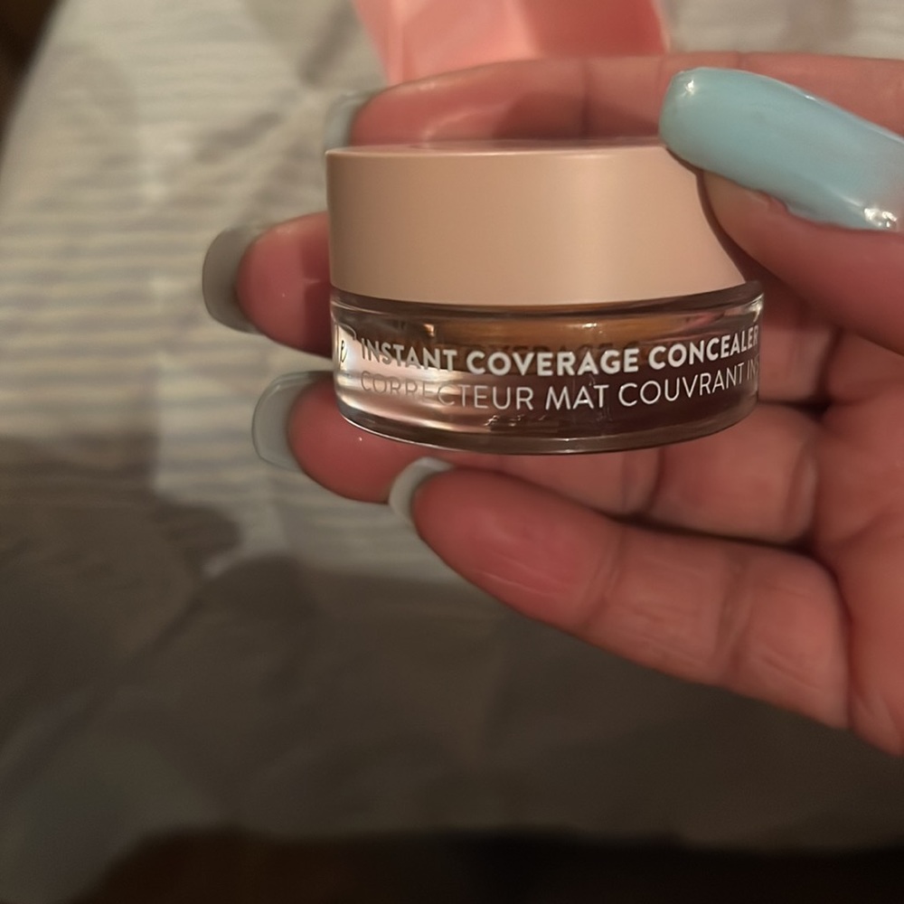 Brand new Too Faced concealer - Picture 6 of 8